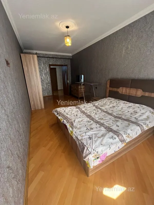 Satılır 3 otaqlı yeni tikili 130 m²