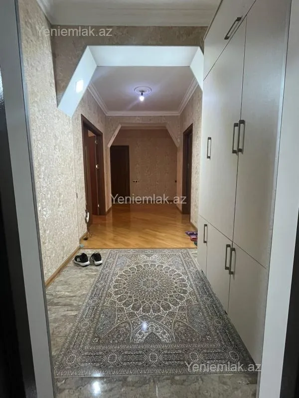 Satılır 3 otaqlı yeni tikili 130 m²