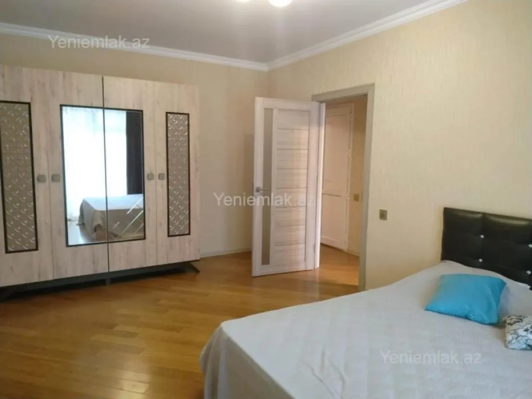 Satılır 3 otaqlı köhnə tikili 80 m²