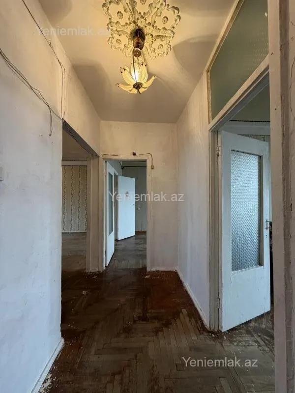 Satılır 3 otaqlı köhnə tikili 90 m²