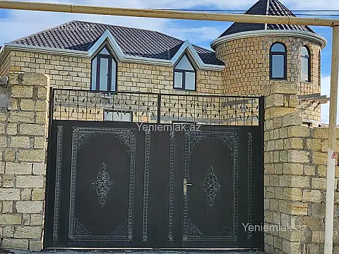 Satılır 8 otaqlı həyət evi 140 m²