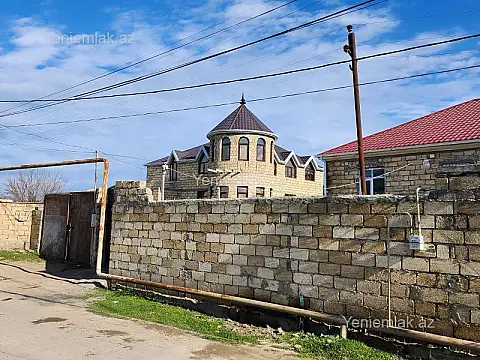 Satılır 8 otaqlı həyət evi 140 m²