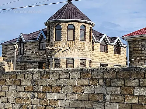 Satılır 8 otaqlı həyət evi 140 m²