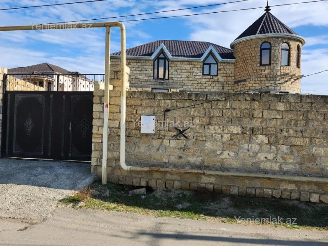 Satılır 8 otaqlı həyət evi 140 m²