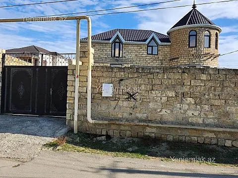 Satılır 8 otaqlı həyət evi 140 m²