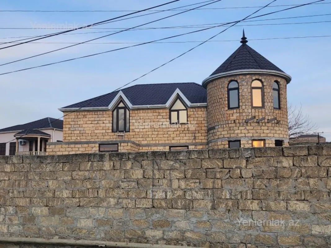 Satılır 8 otaqlı həyət evi 140 m²