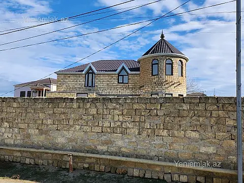 Satılır 8 otaqlı həyət evi 140 m²
