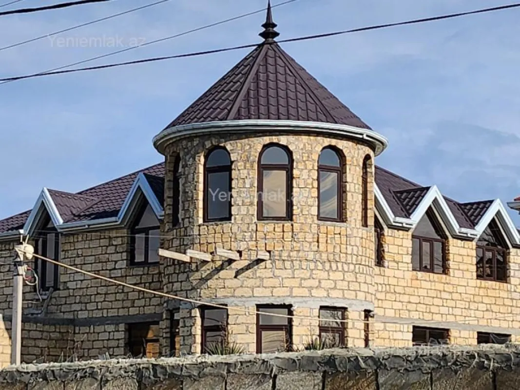 Satılır 8 otaqlı həyət evi 140 m²