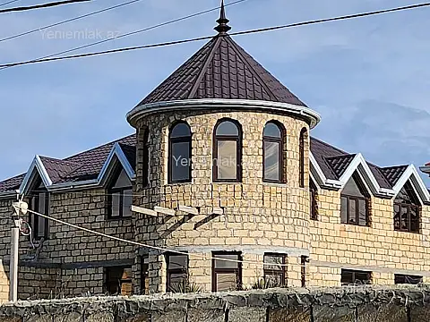 Satılır 8 otaqlı həyət evi 140 m²