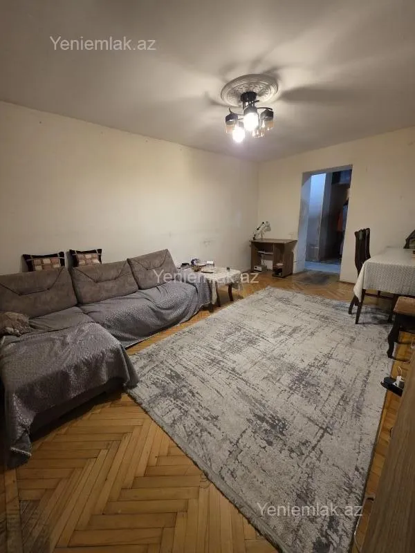 Satılır 3 otaqlı köhnə tikili 80 m²