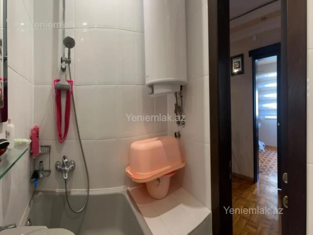 Satılır 4 otaqlı köhnə tikili 110 m²