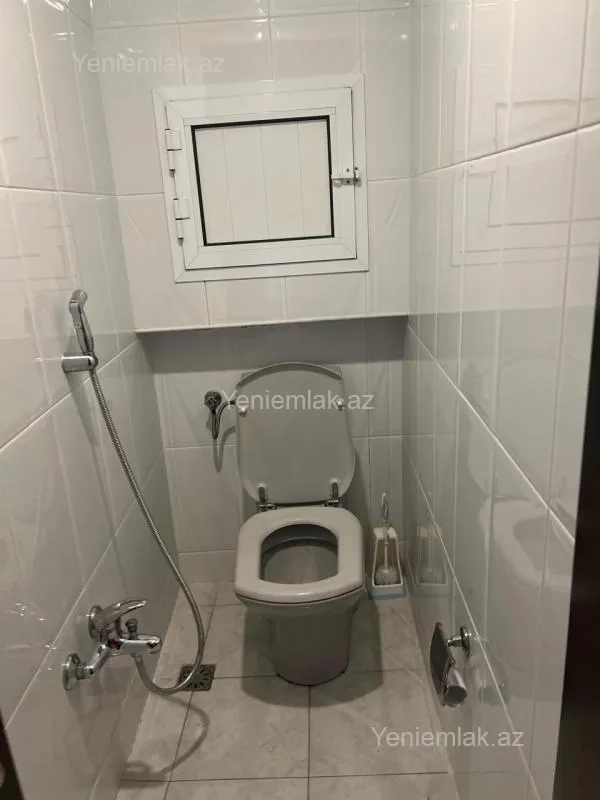 Satılır 4 otaqlı köhnə tikili 110 m²