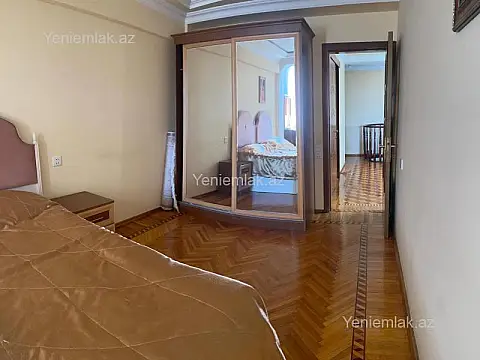 Satılır 4 otaqlı köhnə tikili 110 m²
