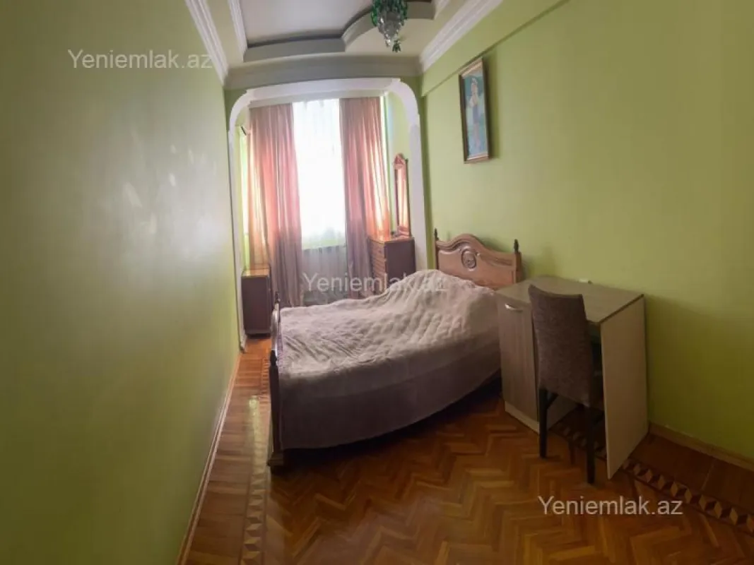 Satılır 4 otaqlı köhnə tikili 110 m²