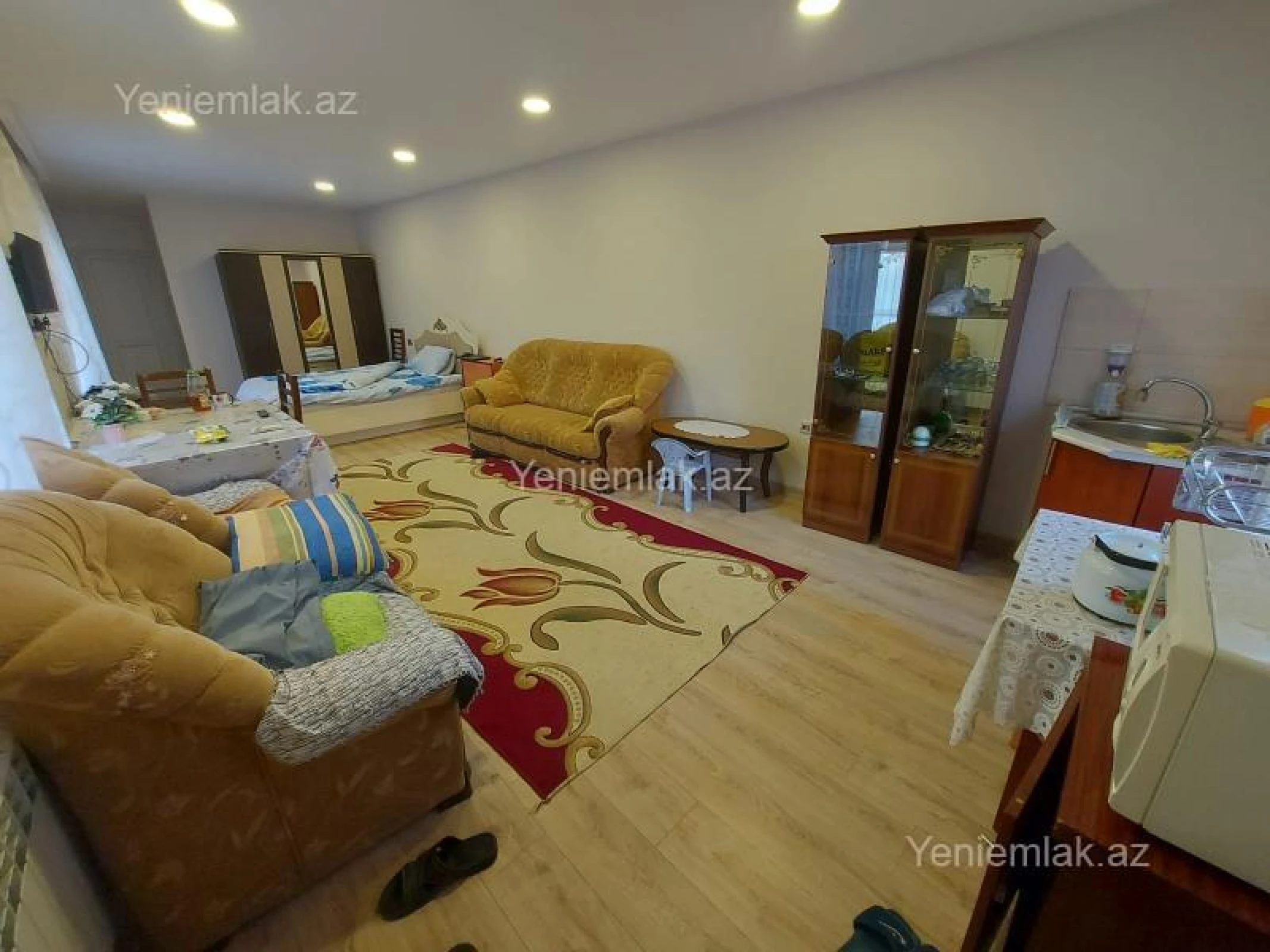 Satılır 8 otaqlı həyət evi 200 m²