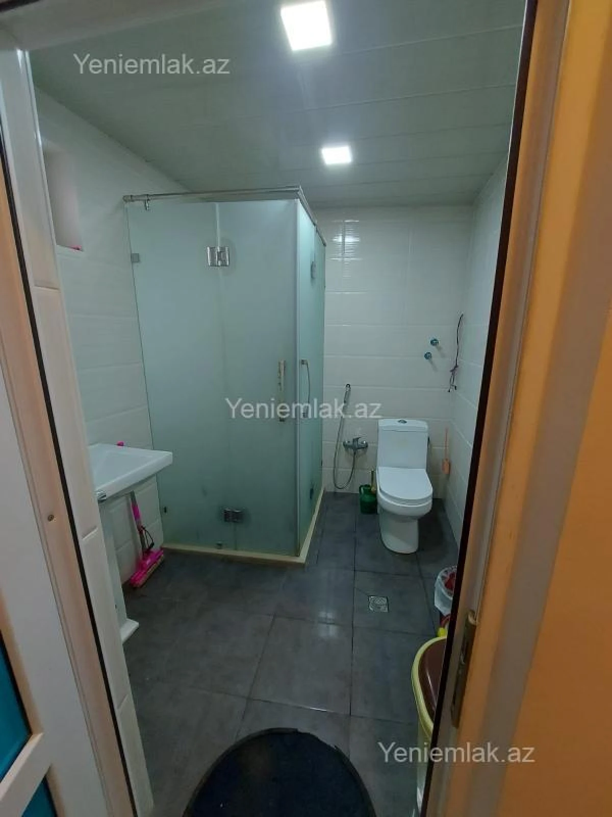 Satılır 8 otaqlı həyət evi 200 m²