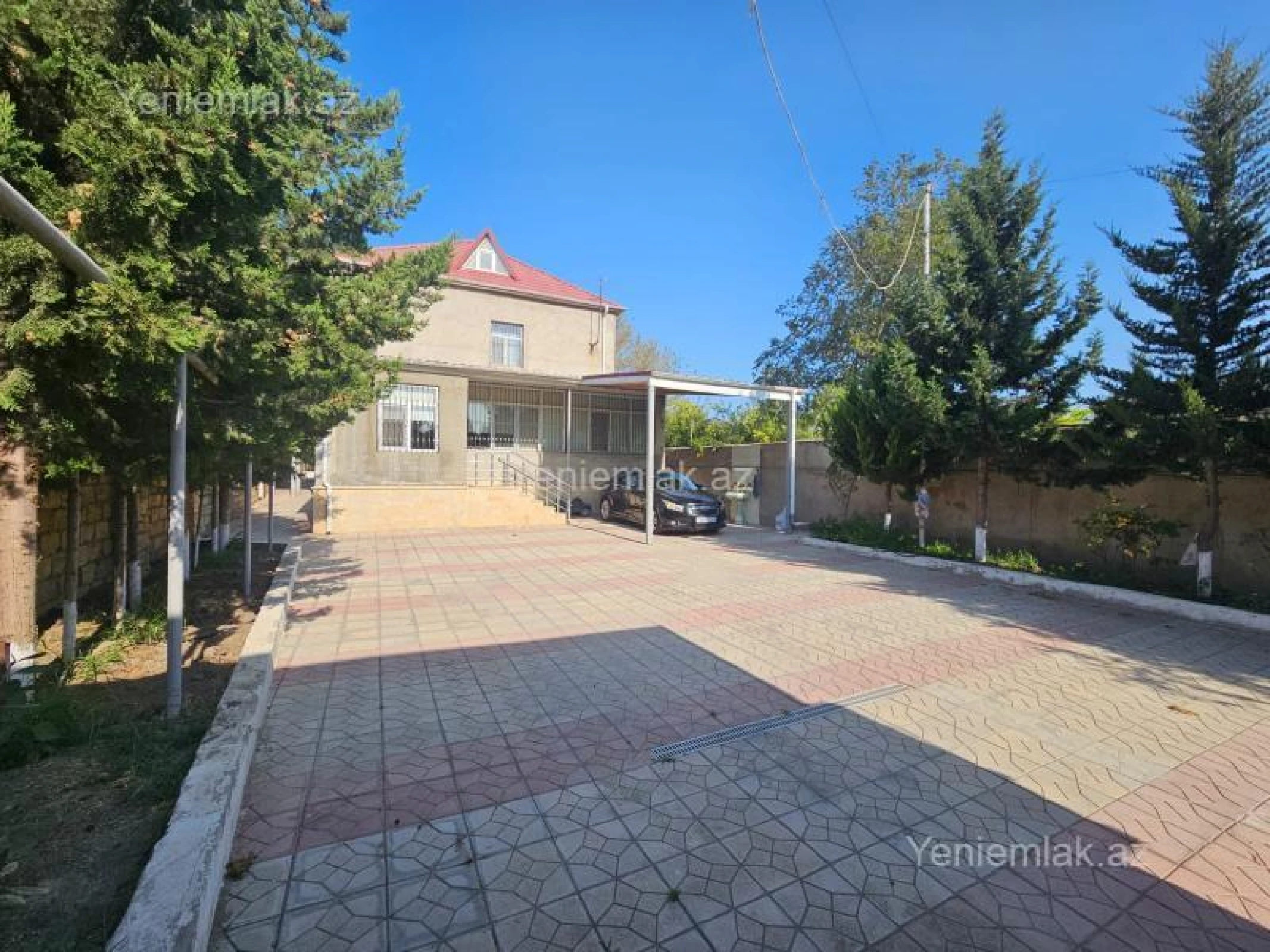 Satılır 8 otaqlı həyət evi 200 m²