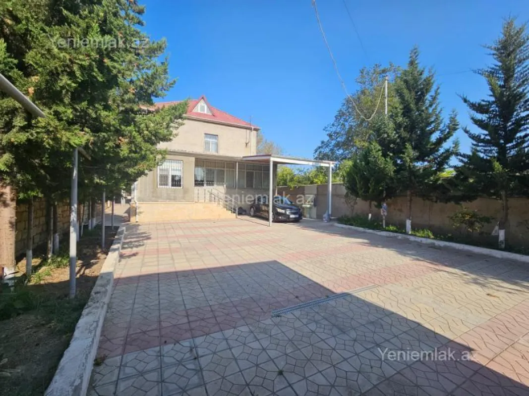 Satılır 8 otaqlı həyət evi 200 m²