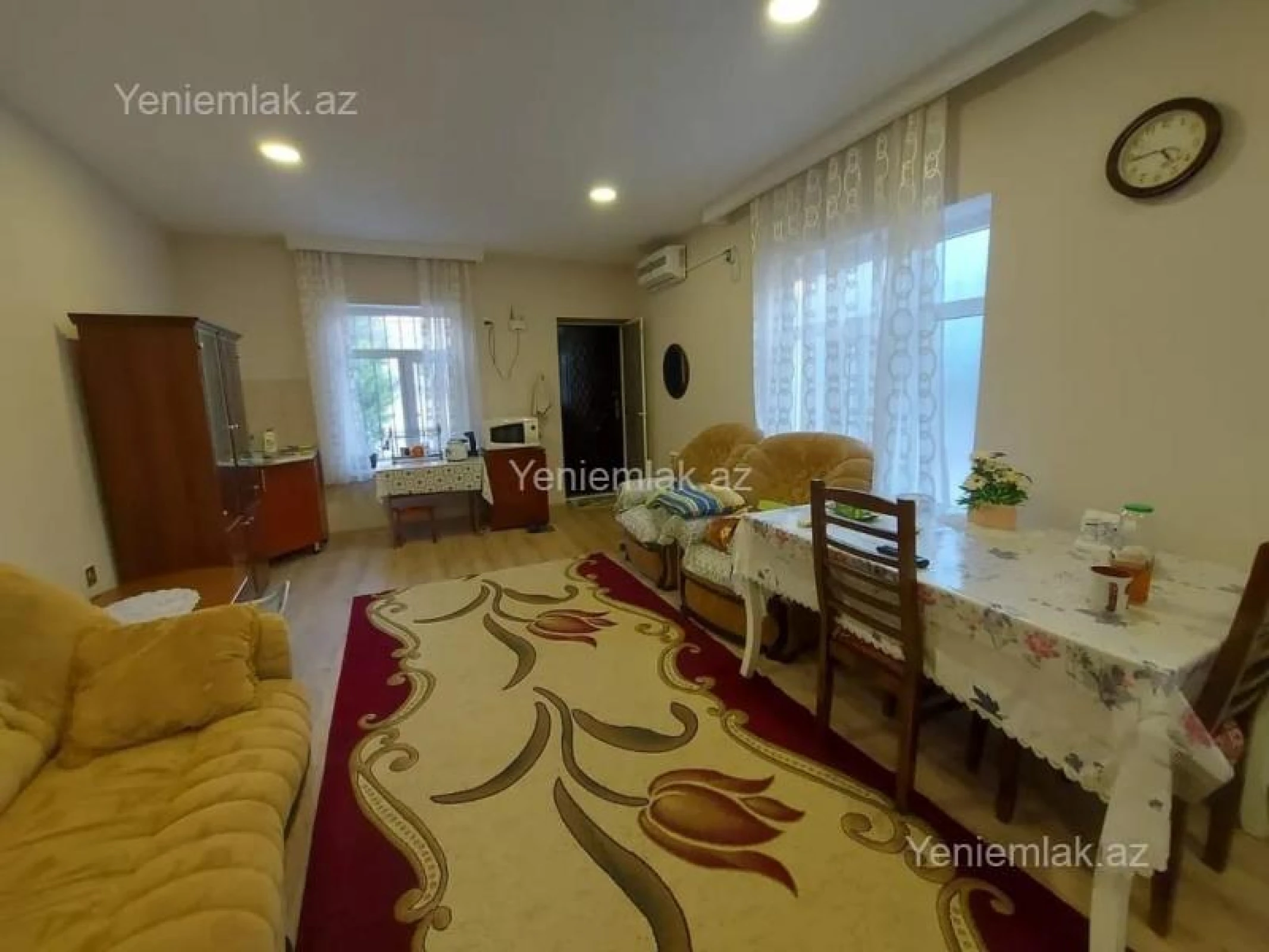 Satılır 8 otaqlı həyət evi 200 m²
