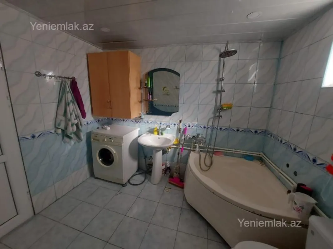 Satılır 8 otaqlı həyət evi 200 m²