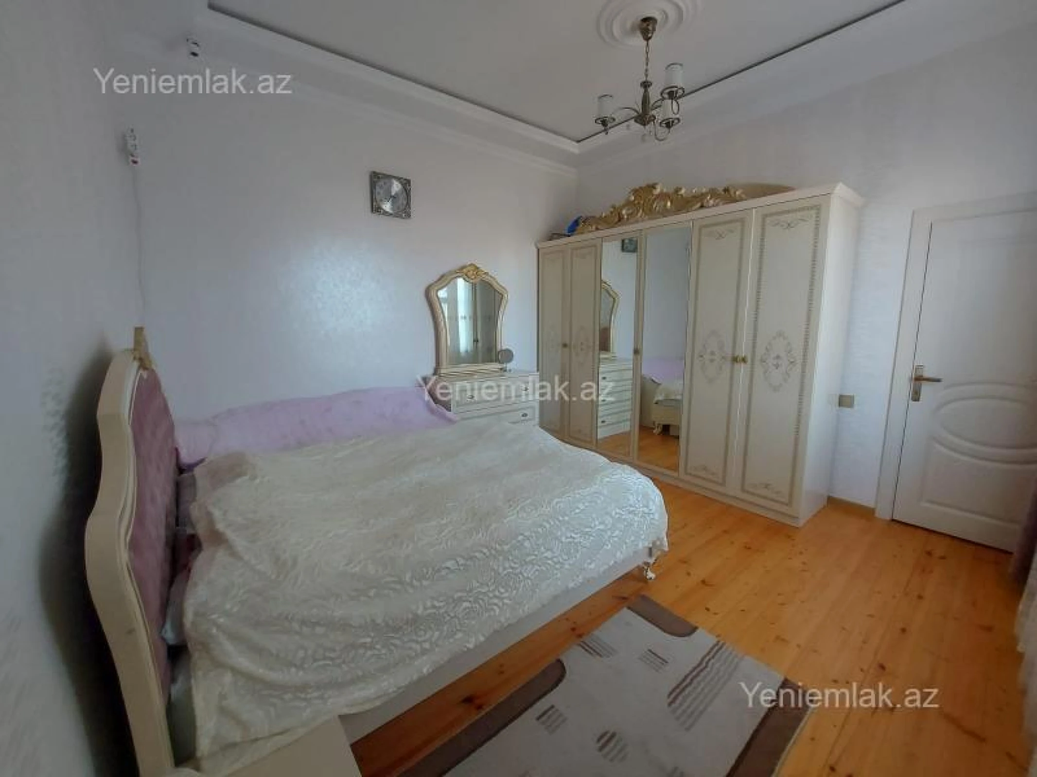 Satılır 8 otaqlı həyət evi 200 m²