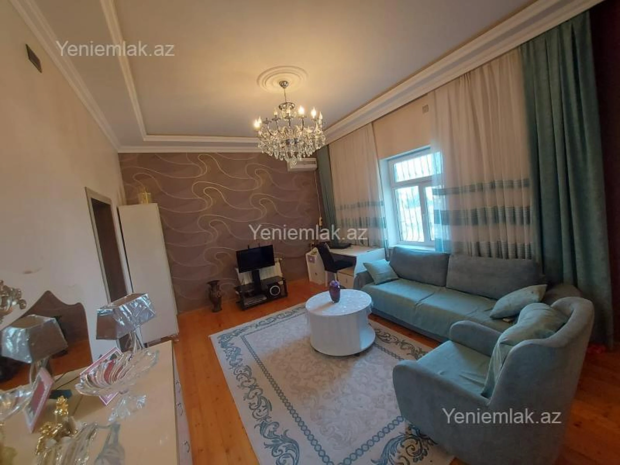 Satılır 8 otaqlı həyət evi 200 m²
