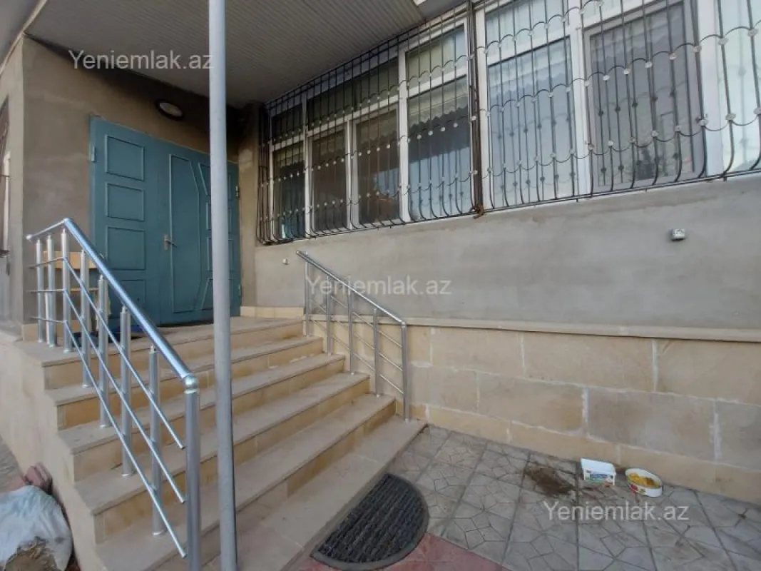 Satılır 8 otaqlı həyət evi 200 m²