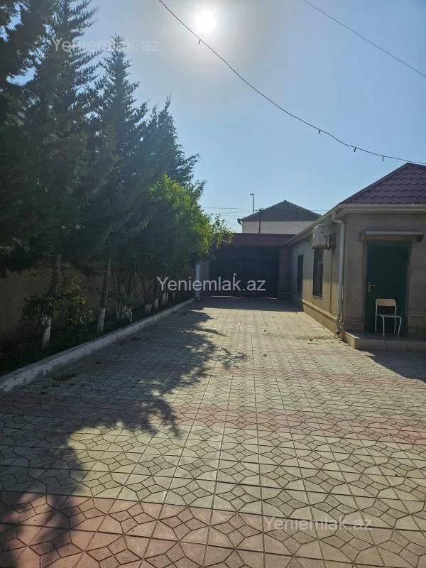 Satılır 8 otaqlı həyət evi 200 m²