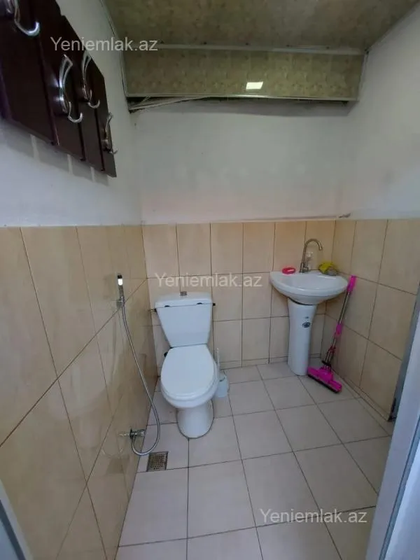 Satılır 8 otaqlı həyət evi 200 m²