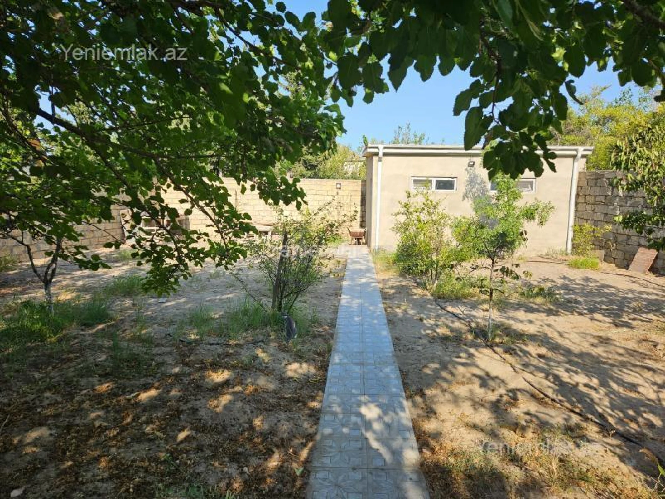 Satılır 8 otaqlı həyət evi 200 m²