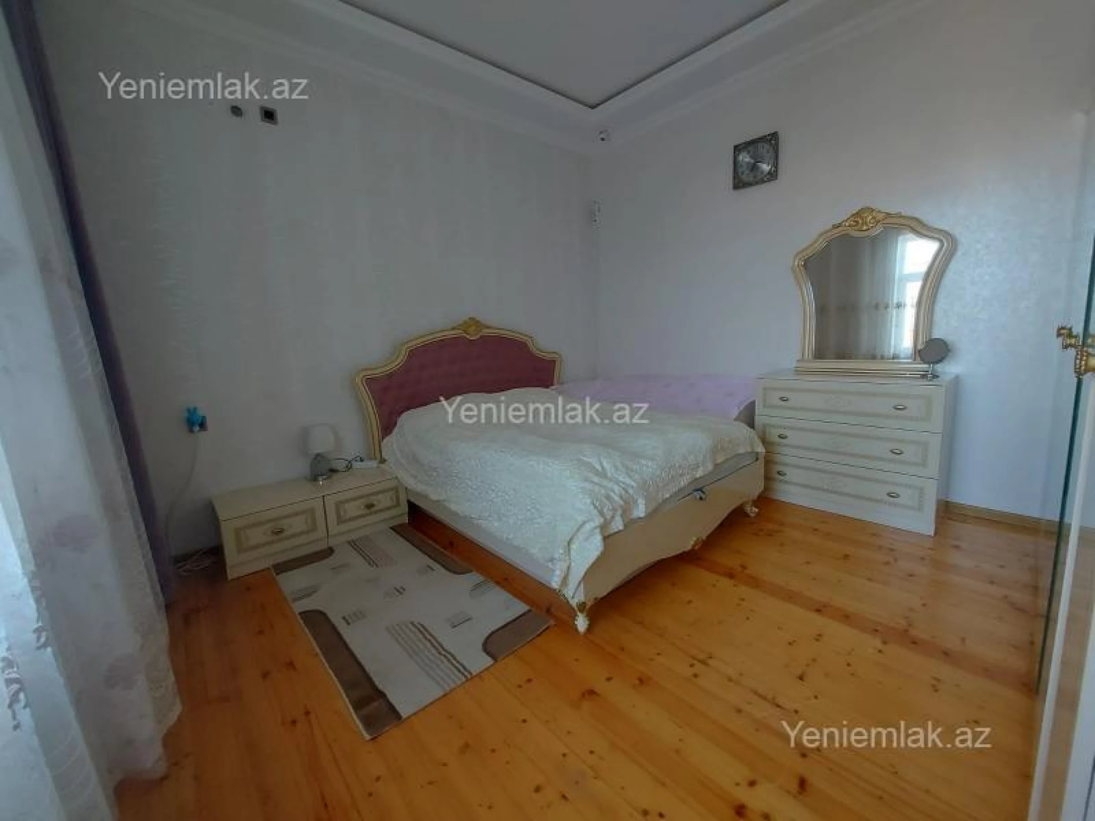 Satılır 8 otaqlı həyət evi 200 m²