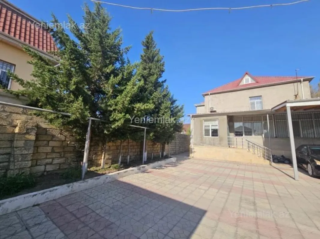 Satılır 8 otaqlı həyət evi 200 m²