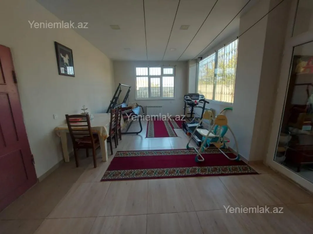 Satılır 8 otaqlı həyət evi 200 m²