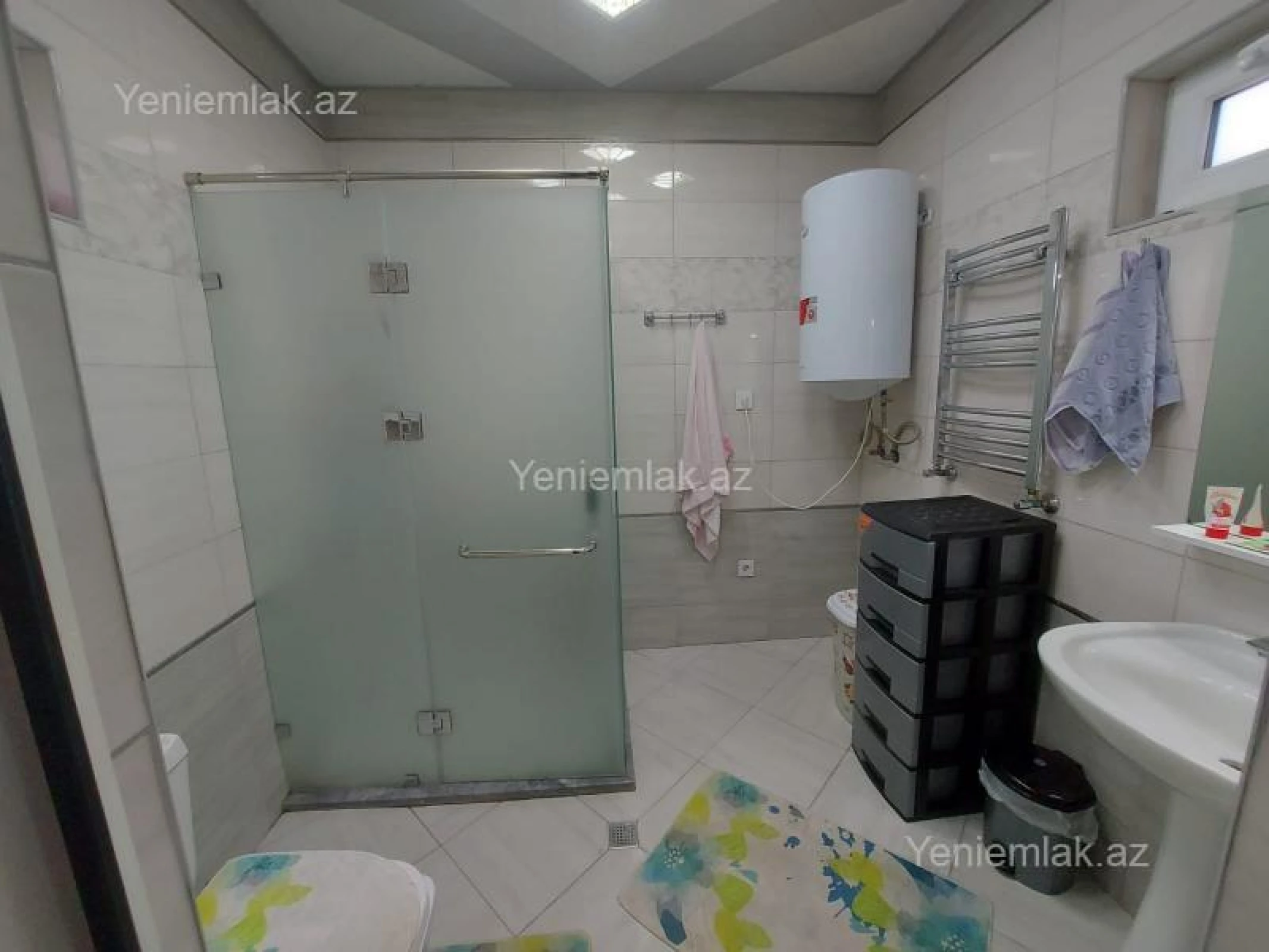 Satılır 8 otaqlı həyət evi 200 m²