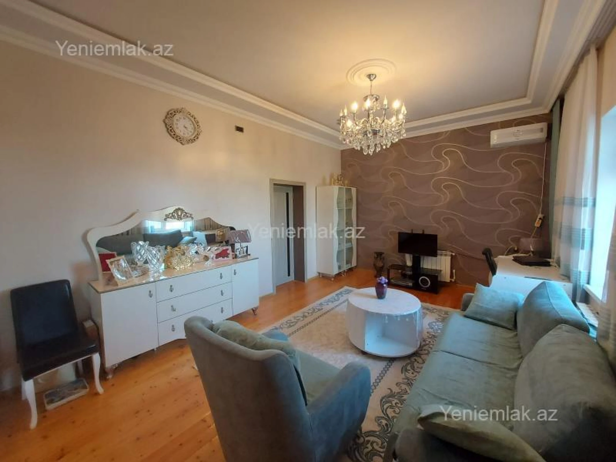 Satılır 8 otaqlı həyət evi 200 m²