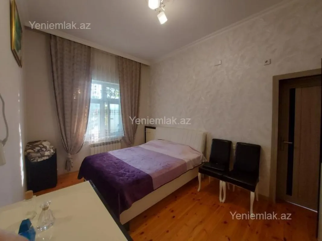 Satılır 8 otaqlı həyət evi 200 m²