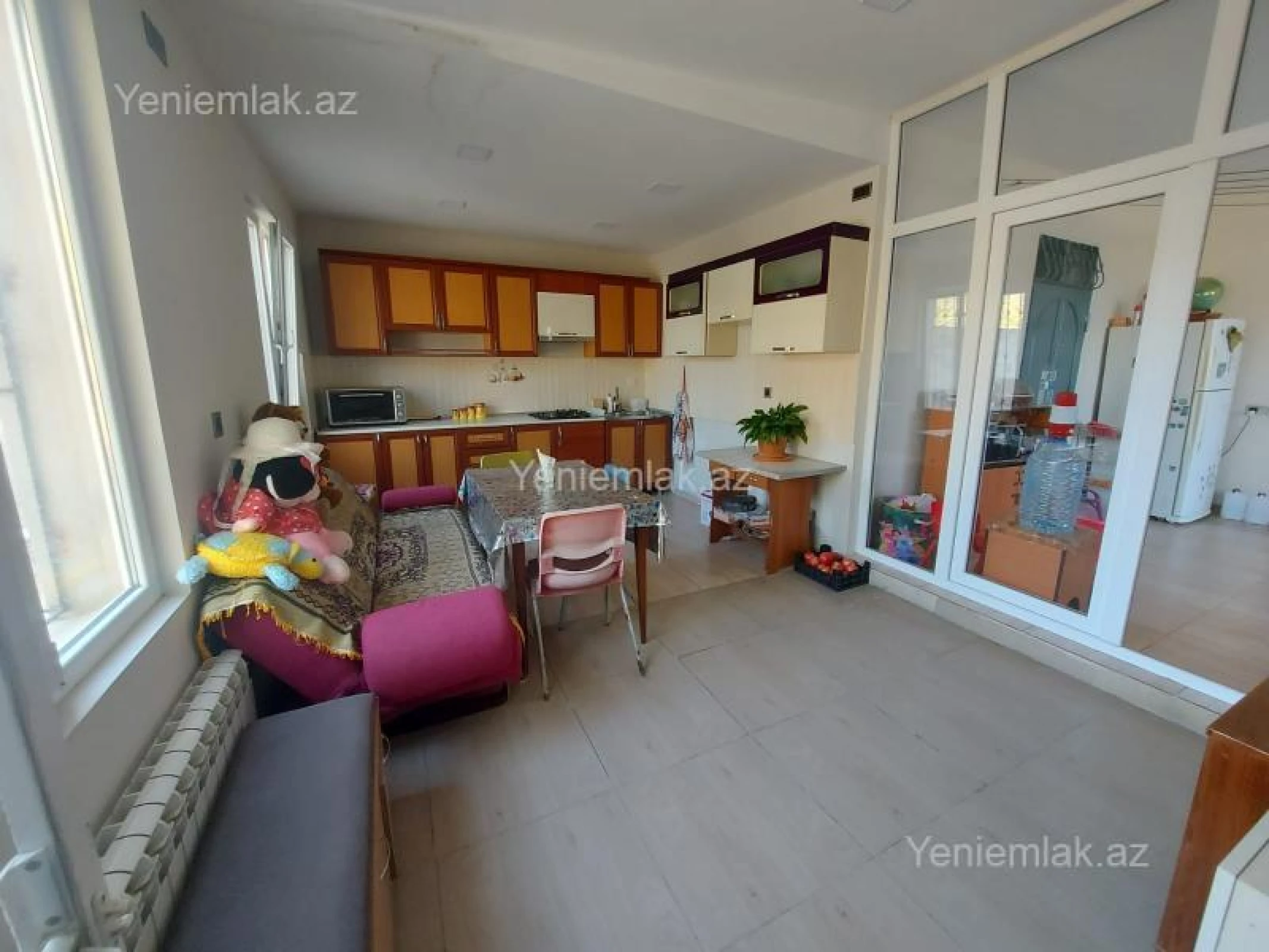 Satılır 8 otaqlı həyət evi 200 m²