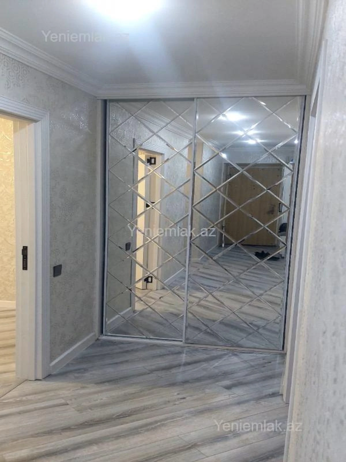 Satılır 3 otaqlı köhnə tikili 75 m²