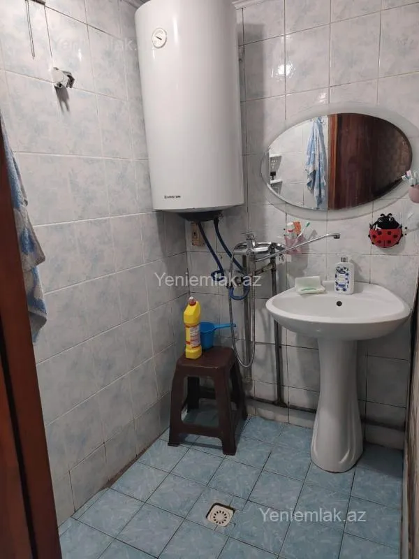 Satılır 3 otaqlı köhnə tikili 68 m²