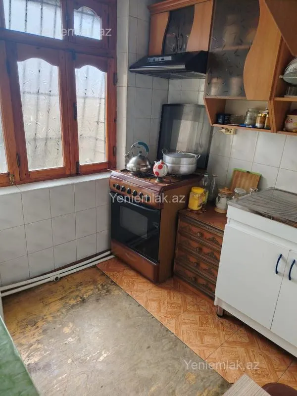 Satılır 3 otaqlı köhnə tikili 68 m²