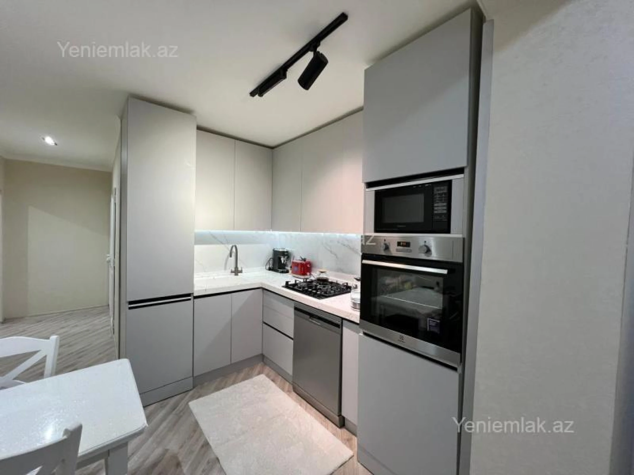 Satılır 3 otaqlı köhnə tikili 85 m²