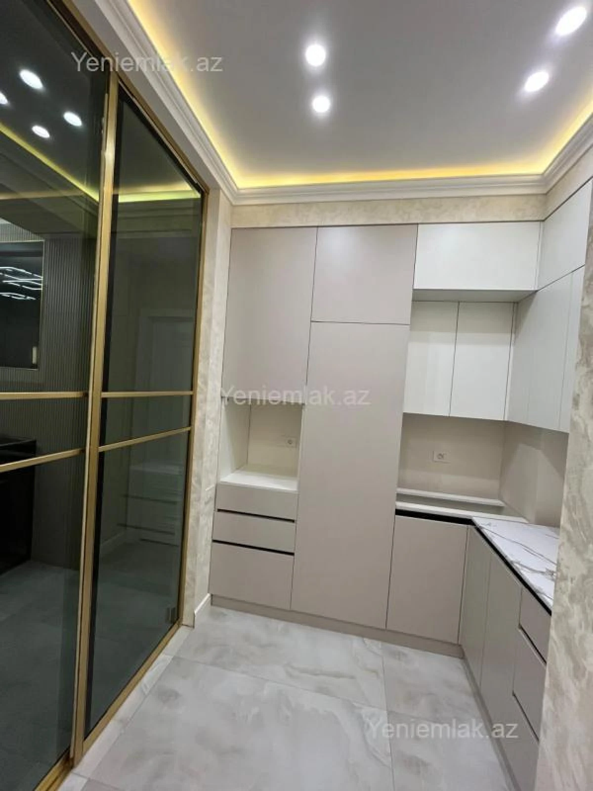 Satılır 2 otaqlı yeni tikili 72 m²