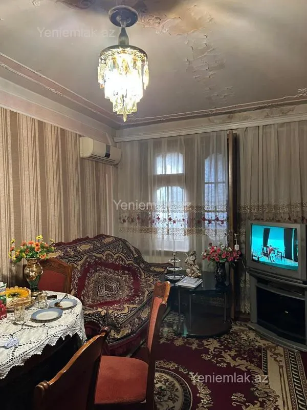 Satılır 4 otaqlı köhnə tikili 90 m²
