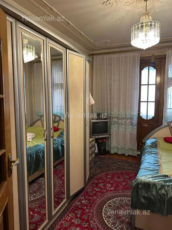 Satılır 4 otaqlı köhnə tikili 90 m²