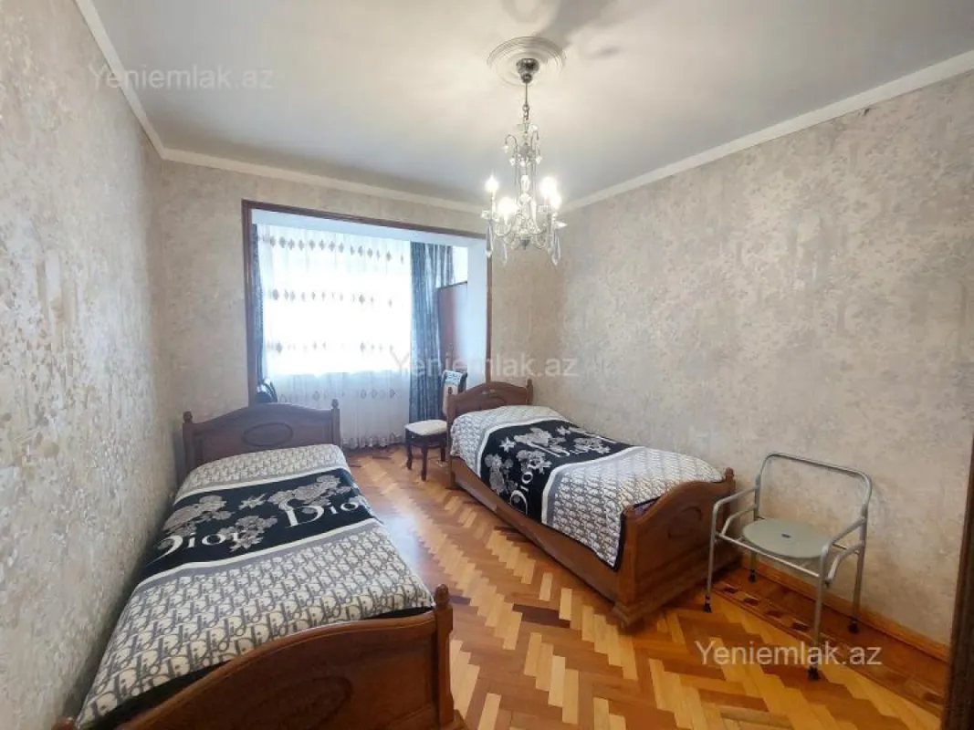 Satılır 5 otaqlı köhnə tikili 133 m²