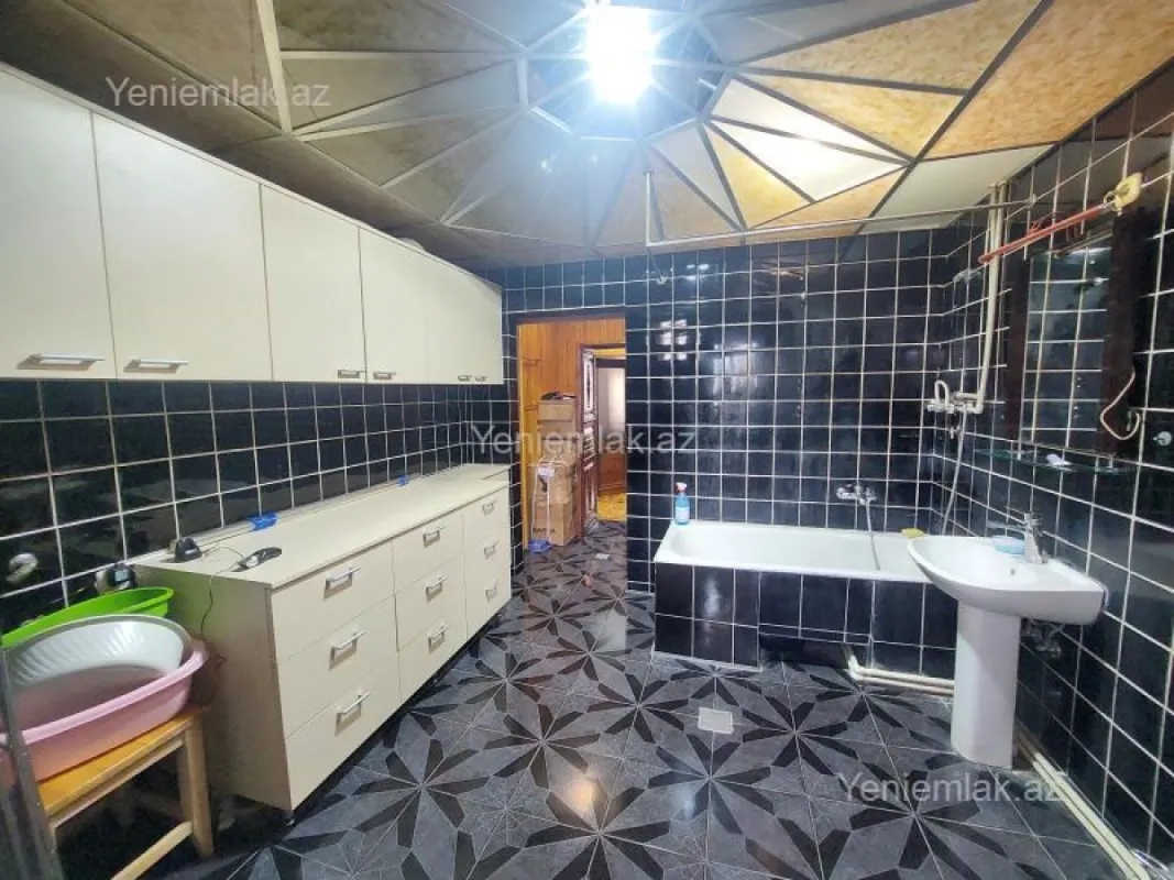 Satılır 5 otaqlı köhnə tikili 133 m²