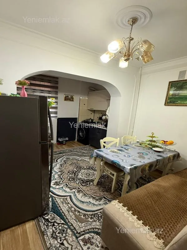 Satılır 3 otaqlı köhnə tikili 90 m²