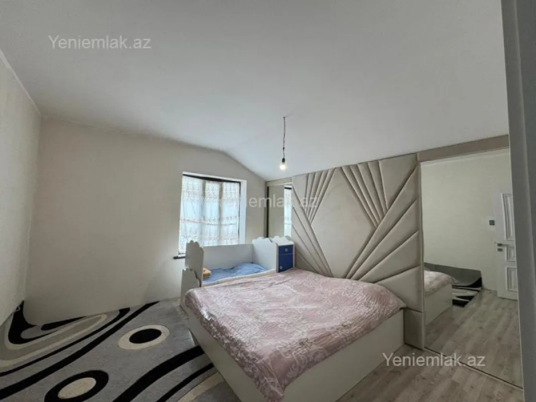 Satılır 5 otaqlı həyət evi 165 m²