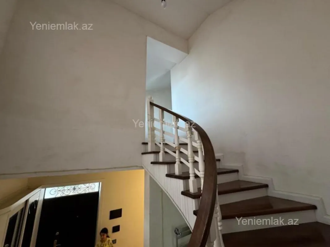 Satılır 5 otaqlı həyət evi 165 m²