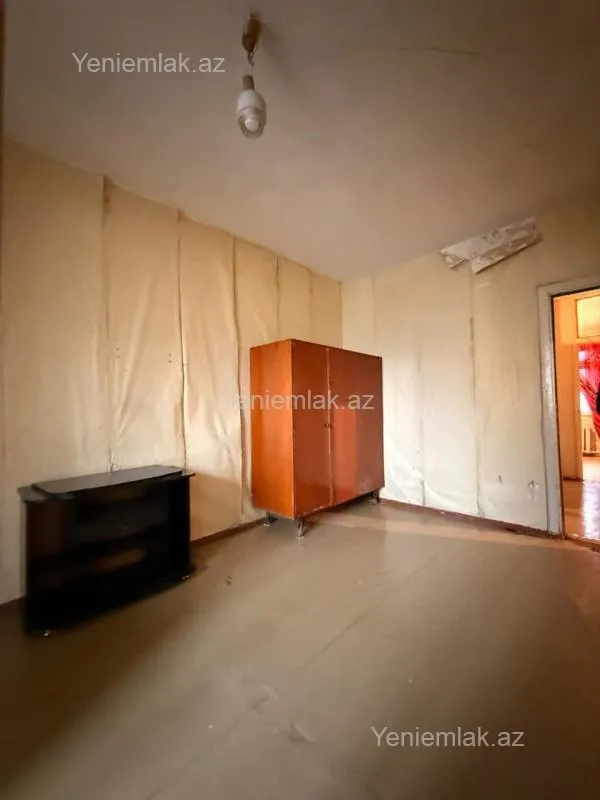 Satılır 4 otaqlı köhnə tikili 110 m²